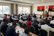 Sessão de formação política com militantes em Luanda, Angola