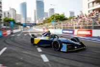 Monolugar eléctrico de Fórmula E da equipa Westbrook Racing by Visit Angola em competição